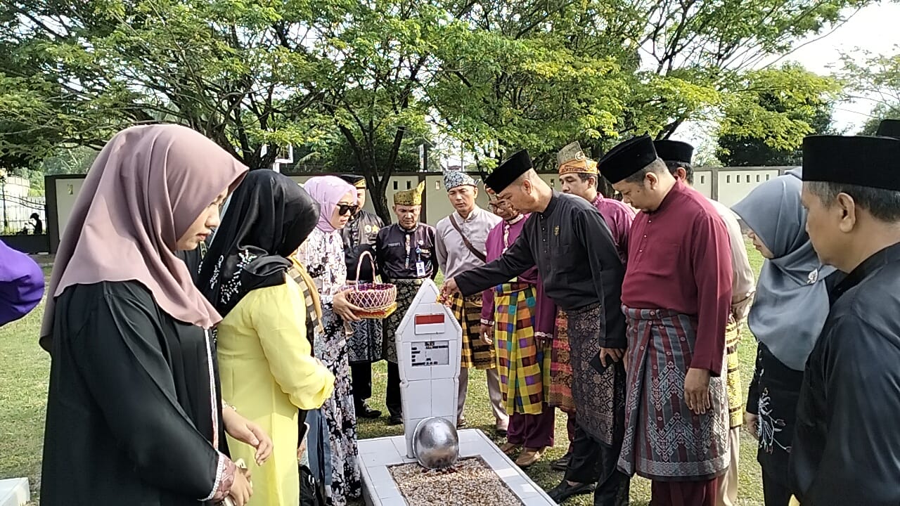 Bersempena HUT Riau dan HUT RI, LAMR Pekanbaru Ziarah Ke Makam Pahlawan Kusuma Dharma