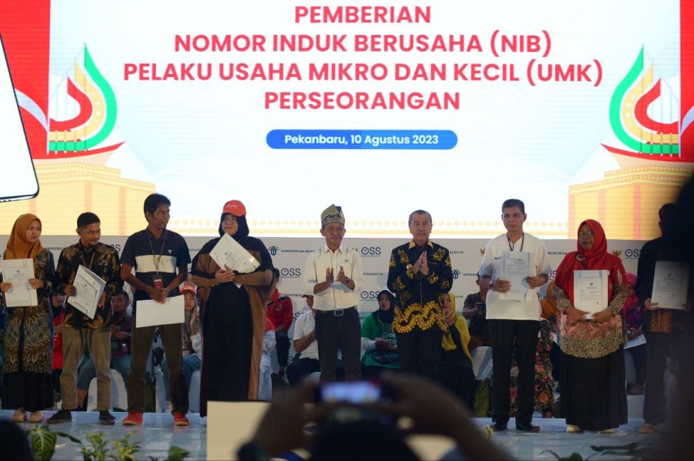 Menteri Investasi Bahlil Lahadalia Berikan NIB Untuk 650 Pelaku UKM di Riau