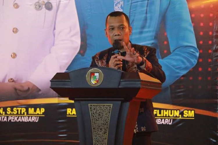 Pj Walikota Pekanbaru Minta Balas Beasiswa dengan Prestasi