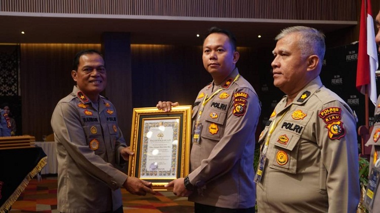 Raih 2 Penghargaan Terbaik, Bupati Rezita Apresiasi dan Ucapkan Selamat Pada Polres Inhu