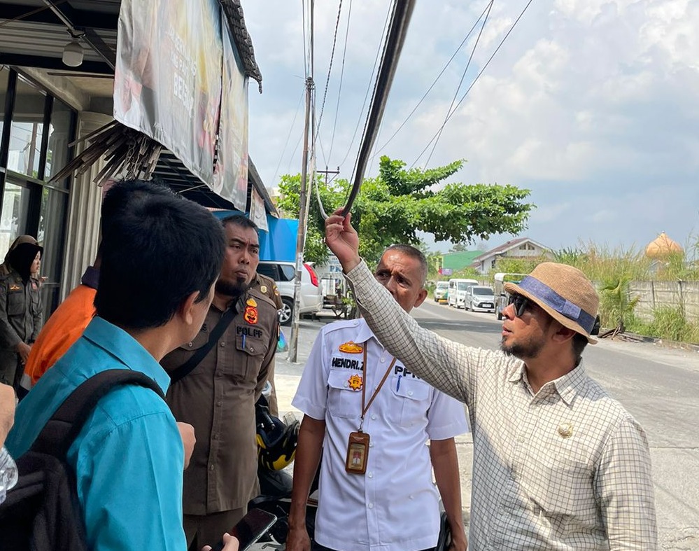 Berbahaya! Kabel Melintang Semrawut, Satpol PP Pekanbaru Surati 4 Provider Internet