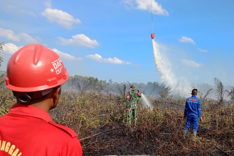Pemintaan Disetujui, Heli Water Boombing Karhutla Riau akan Jadi 4 Unit