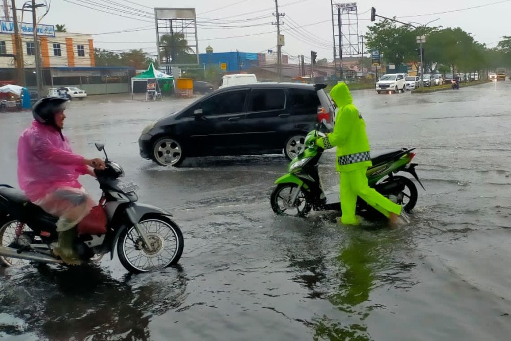 Waspada! Hari Ini Wilayah Riau Masih Berpotensi Hujan Lebat