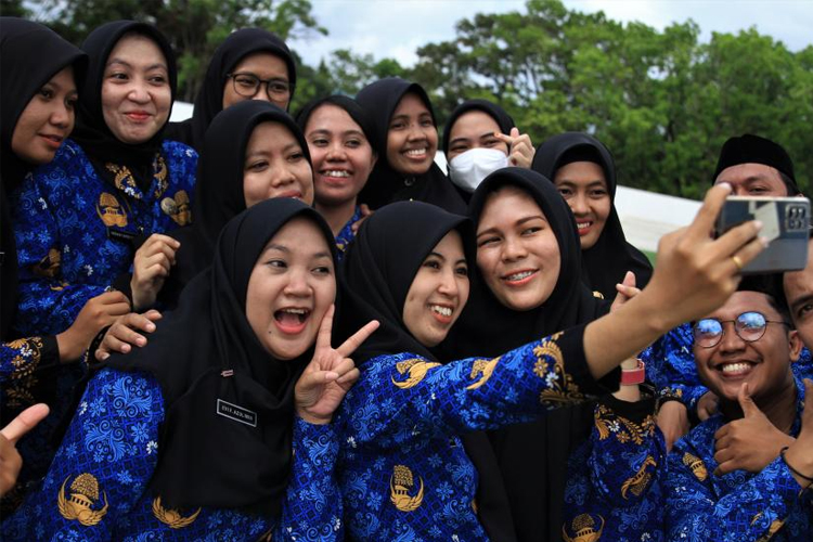 Penyerahan SK Tuntas, Saat ini Badan Kepegawaian Riau Fokus Seleksi CPNS dan PPPK