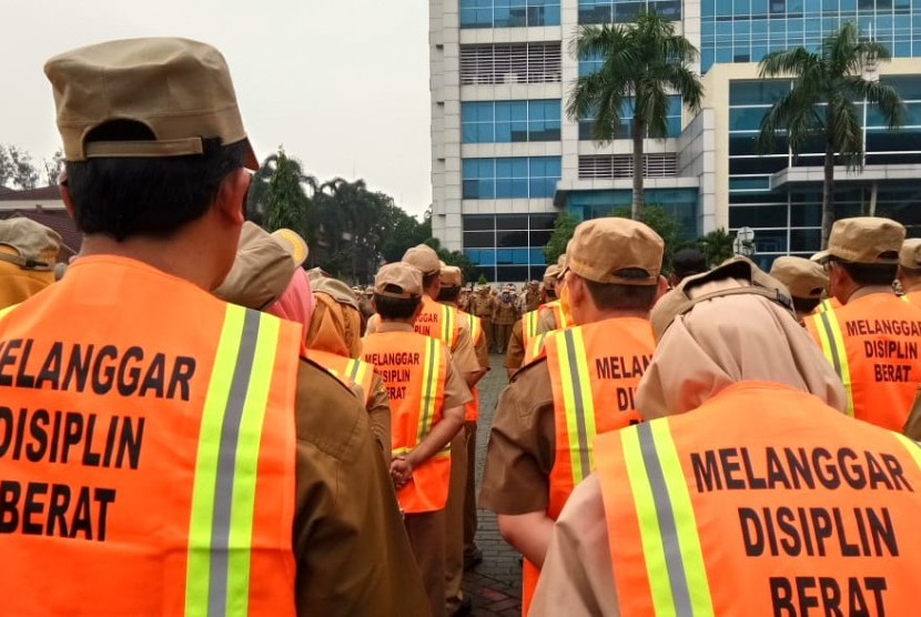 Sanksi Berat Menanti, Pemerintah Larang PNS Follow, Like, Comment, Share Medsos Capres dan Calon Kepala Daerah