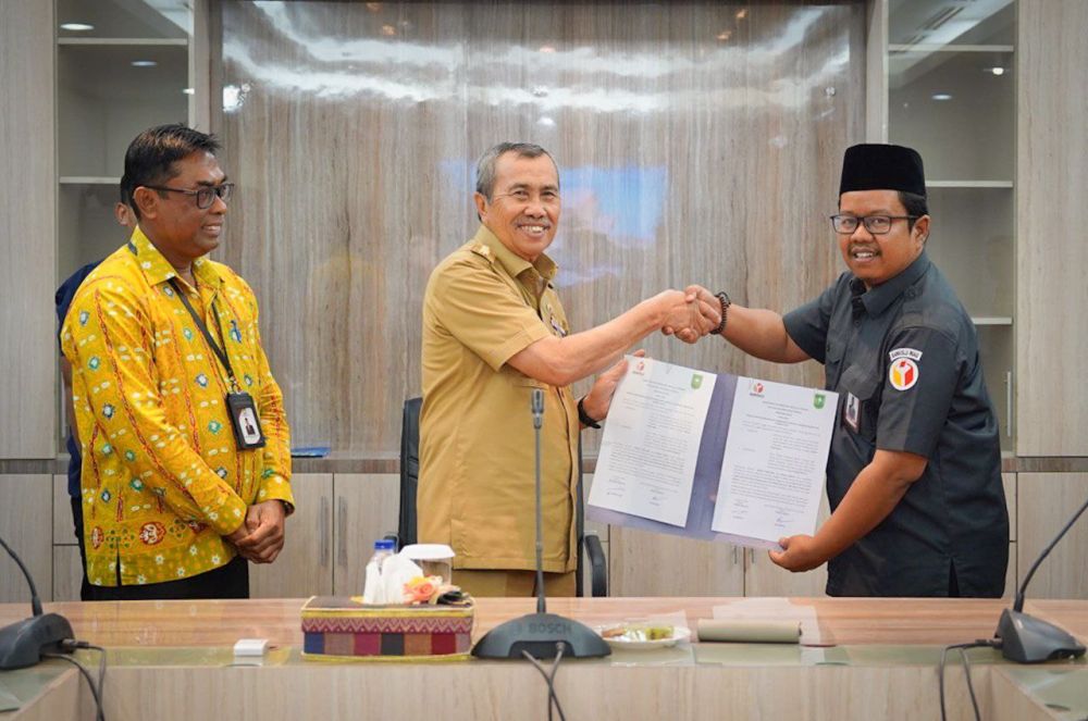 Gubernur Riau Tandatangani Hibah Penyelenggaraan Pilkada 2024