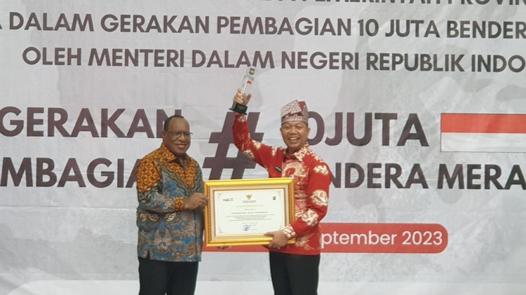 Sukseskan Pembagian 10 Juta Bendera, Kemendagri Beri Penghargaan ke Pemko Pekanbaru