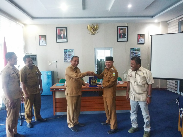 Pj. Bupati Tebo Jambi Temui Wabup Inhu, Membicarakan Pelayanan Warga di Perbatasan