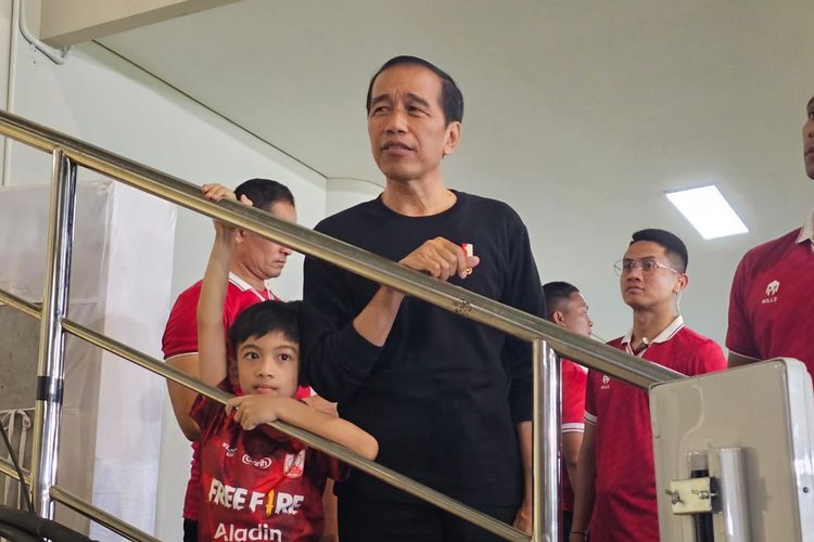 Indonesia Vs Turkmenistan, Presiden Jokowi Beri Jempol Ke Pemain Timnas