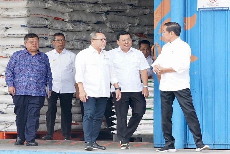 Salurkan Bantuan Untuk 21,353 Juta KPM, Bulog Harap Harga Beras Rp 11 Ribu/Kg