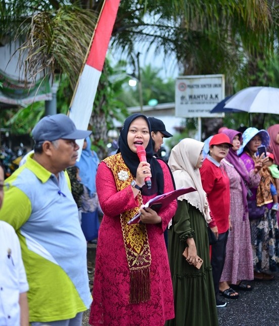Karnaval HUT Kampung Meriah, Nani Suyanti Harap Warga Bersatu Demi Sawit Permai Maju