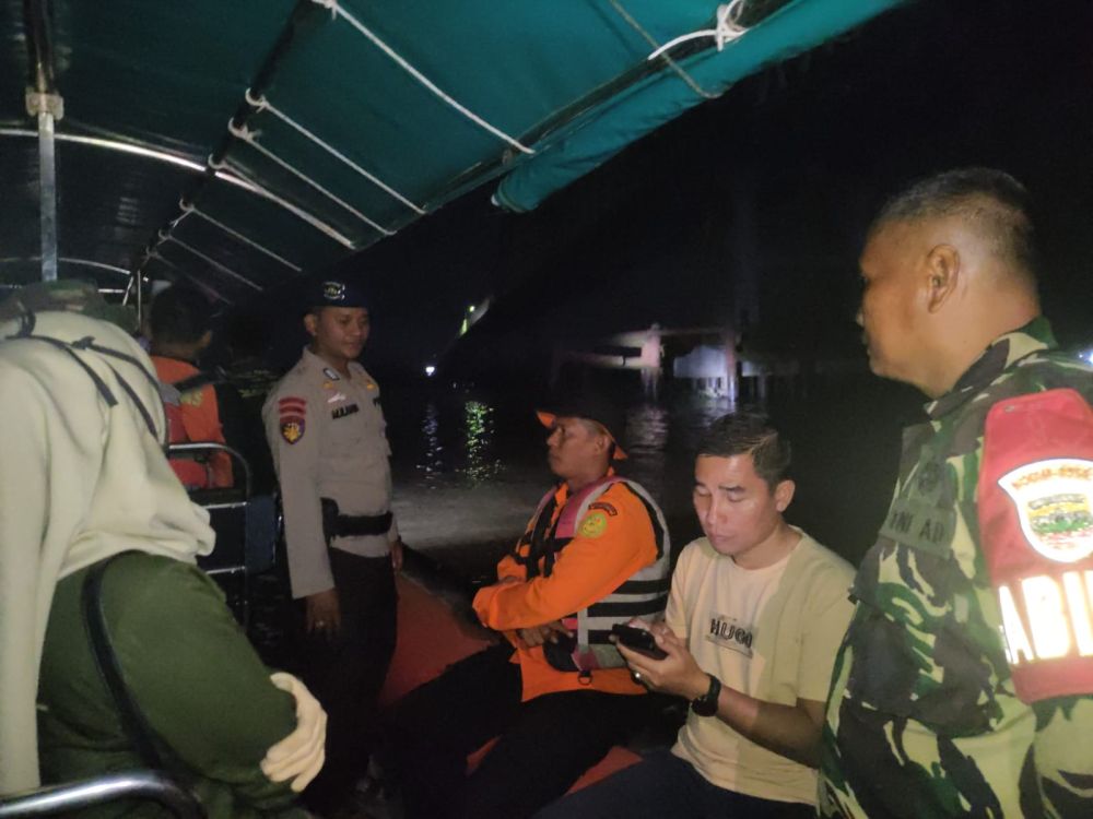 Perahu Tenggelam di Sungai Indragiri, Dua Penumpang Hanyut Terbawa Arus