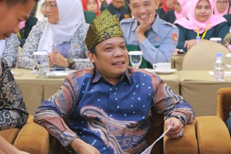 Pj Walikota Pekanbaru Minta Kepala DLHK Profesional Atasi Sampah