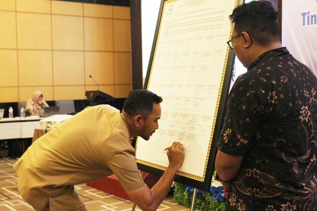 Tingkatkan Pelayanan, Diskominfo Pekanbaru Tandatangani Komitmen Bersama Ombudsman RI