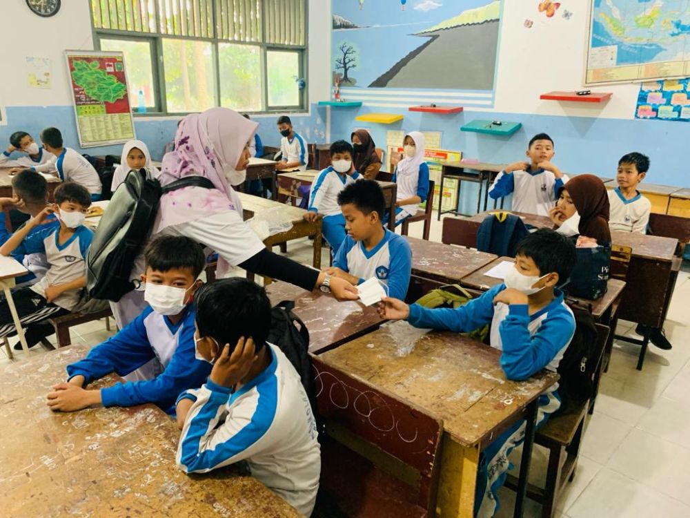 Udara Pekanbaru tak Sehat Akibat Asap, Diskes Riau Bagikan 10.008  Masker ke Murid SD di Pekanbaru