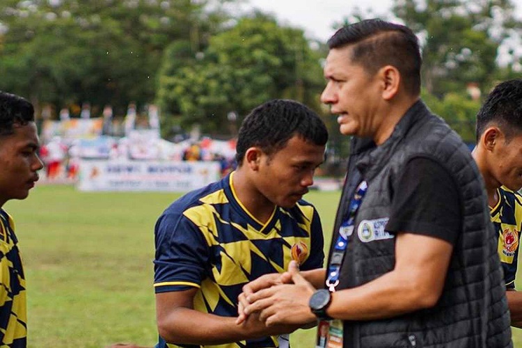 Belum Pernah Menang, PSPS Riau Depak Jan Saragih