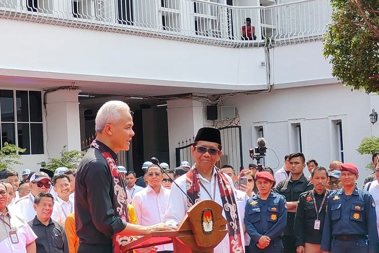 Pasangan Ganjar-Mahfud Resmi Mendaftar ke KPU