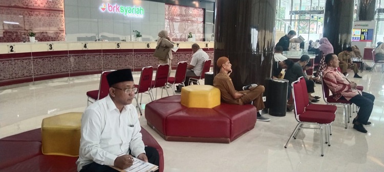 Resmi jadi Nasabah, Mulyono: Semua Transaksi akan Melalui BRK Syariah