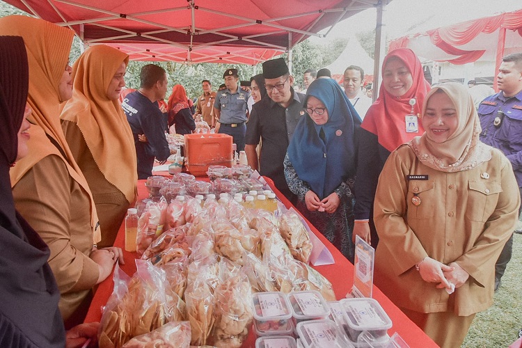 Bupati Kasmarni Komit Terus Laksanakan Gerakan Pangan Murah