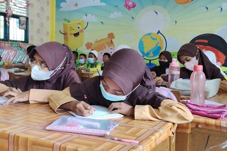 Kadisdik Pekanbaru: Peserta Didik Wajib Pakai Masker, Didalam Maupun Luar Ruangan