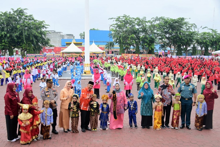Diikuti Ribuan Murid, Bupati Kasmarni Buka Jambore PAUD Kabupaten Bengkalis