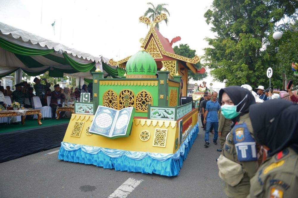 Alhamdulillah, Riau Juara 1 Lomba Mobil Hias Pawai Ta'aruf STQH Nasional di Jambi