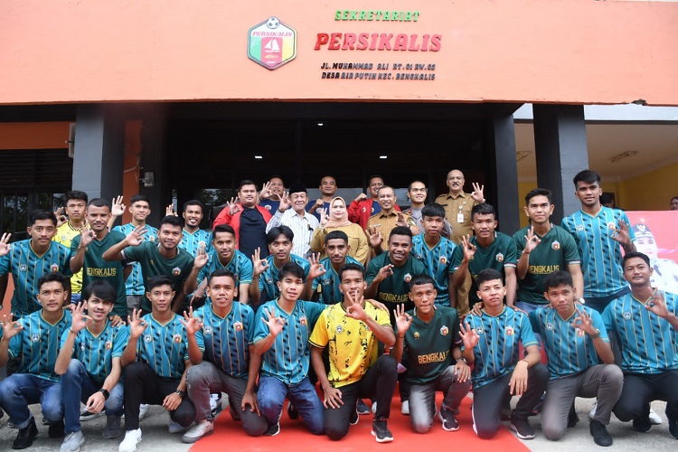 Diresmikan Bupati Kasmarni, Persikalis Sudah Punya Sekretariat Sendiri