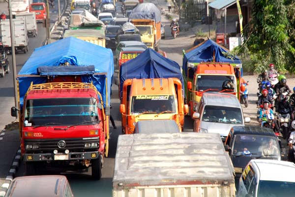 Dishub Pekanbaru Klaim Sudah Usir 5.000 Truk Masuk Kota, Warga: Truk Masih Melintas Juga
