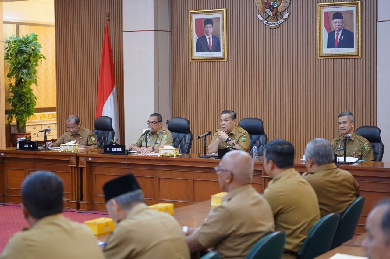 Hari Pertama Kerja, Plt Gubernur Riau Edy Natar Kumpulkan Seluruh Kepala OPD Untuk Bersinergi