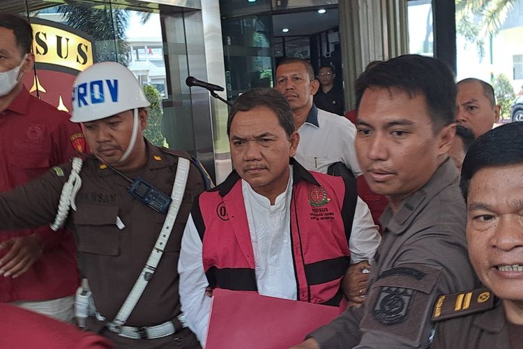 Breaking News- Kejagung Tahan Anggota BPK RI Achsanul Qosasi Terkait Korupsi BTS  4G