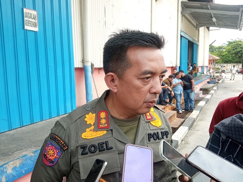 Tak Hanya Bawaslu, Satpol PP Pekanbaru Tegas Tertibkan Baleho Caleg Langgar Aturan