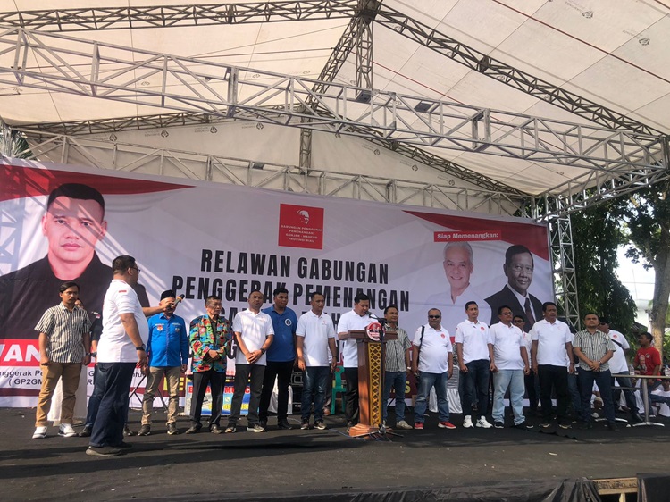 Ganjar Sapa Iwan Pansa Saat Deklarasi GP2GM di Riau, Berpesan Ketuk Pintu Warga