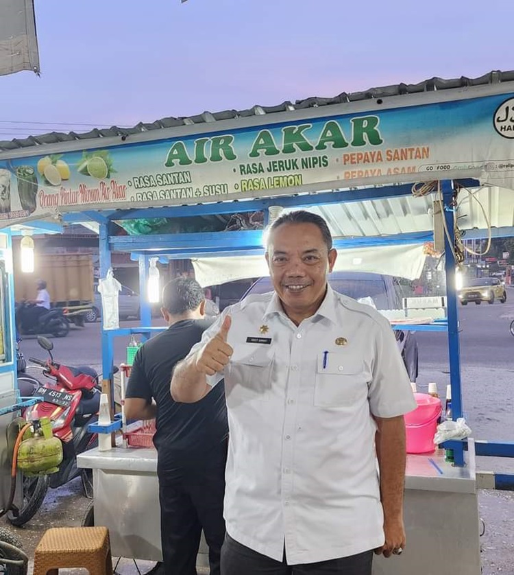 Pedagang di Jalan Ahmad Yani Diizinkan Berjualan Hingga Pukul 07.00 Wib Pagi