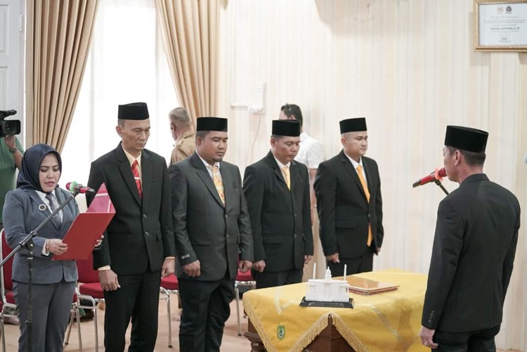 Rahman Dilantik Bupati Rohil Jadi Dirut SPR, Mahendra Direktur Keuangan
