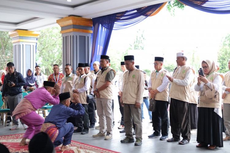Kafilah MTQ Kepulauan Meranti Disambut Hangat di Inhu, Agus Safri Mengaku Terharu