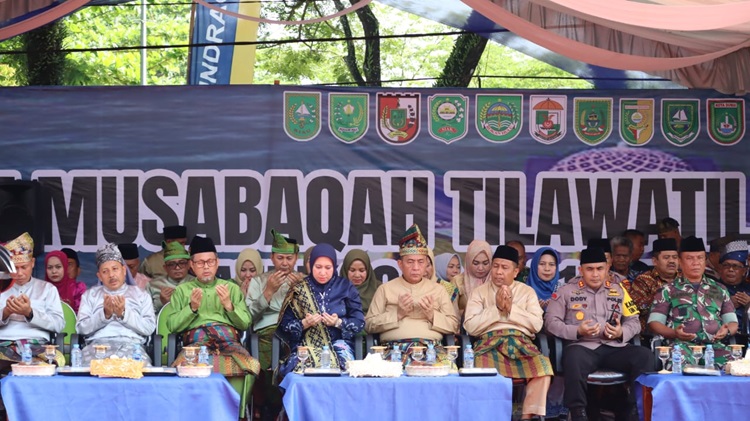 Pawai Taaruf MTQ Riau Dimeriahkan Ribuan Peserta, Bupati Rezita: Selamat Datang di Inhu