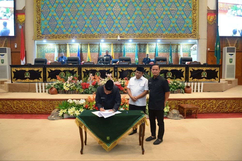 DPRD Riau Sahkan APBD Riau 2024 Sebesar Rp11,2 Triliun Menjadi Perda