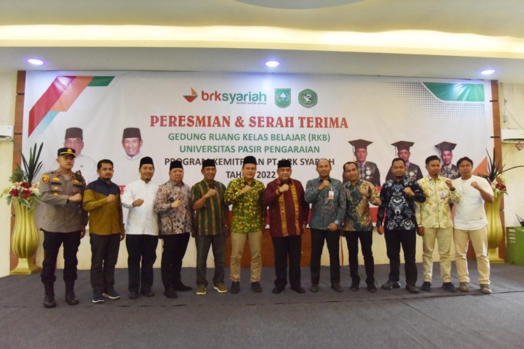 Didampingi Fajar Restu, Plt Gubri Resmikan RKB Universitas Pasir Pengaraian dari CSR BRK Syariah
