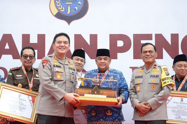 Gubri, Forkopimda, BNN dan Danlanal Dumai Dapat Penghargaan dari Kapolda Riau