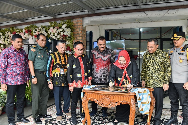 Gerakan Ekonomi dengan Maksimal, Bupati Kasmarni Resmikan Inkubator Bisnis Kepemudaan Bengkalis