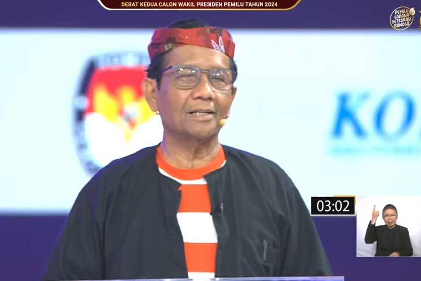 Awali Debat Cawapres 2024, Mahfud MD Ucapkan Selamat Hari Ibu dan Ajak Bersujud
