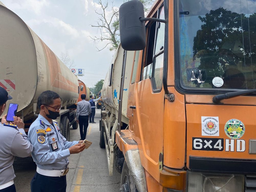 Truk Bertonase Berat Dilarang Beroperasi Selama Libur Natal dan Tahun Baru