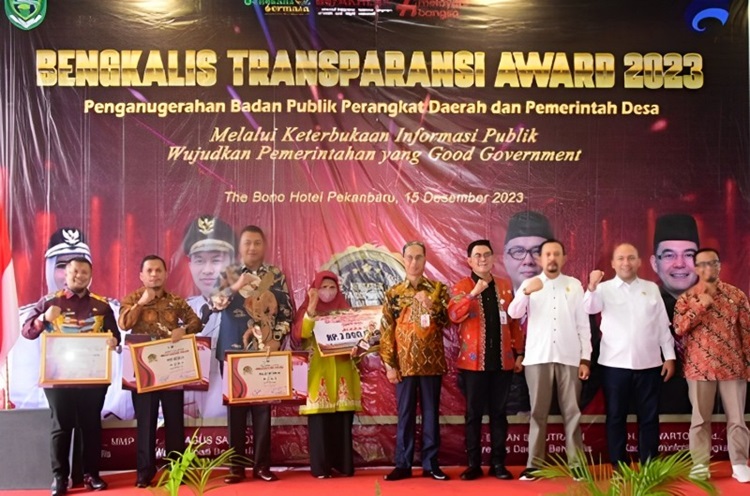 DPMPTSP dan Desa Sadar Jaya Juara Bengkalis Transparansi Award 2023