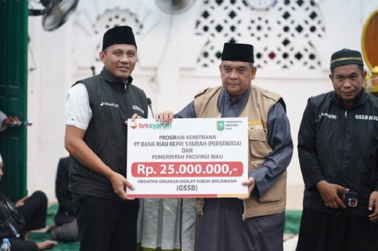 Direksi dan Pegawai BRK Syariah Ikuti GSSB di Bangkinang serta Salurkan Program Kemitraan