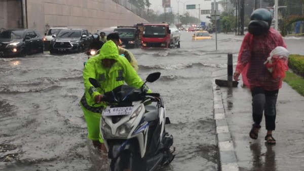 Peringatan BMKG: Akhir Pekan Wilayah Riau Diguyur Hujan Lebat