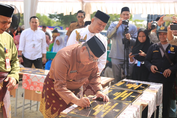 Gubernur Riau Edy Natar Resmikan 8 Unit Sekolah Baru