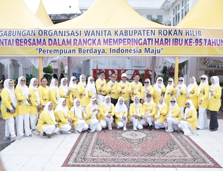Diikuti Ratusan Peserta, Sanimar Afrizal Lepas Jalan Santai Hari Ibu