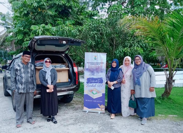 Jumat Berkah, IKA SMANSA'91 Berbagi Dengan Jemaah Masjid UIR