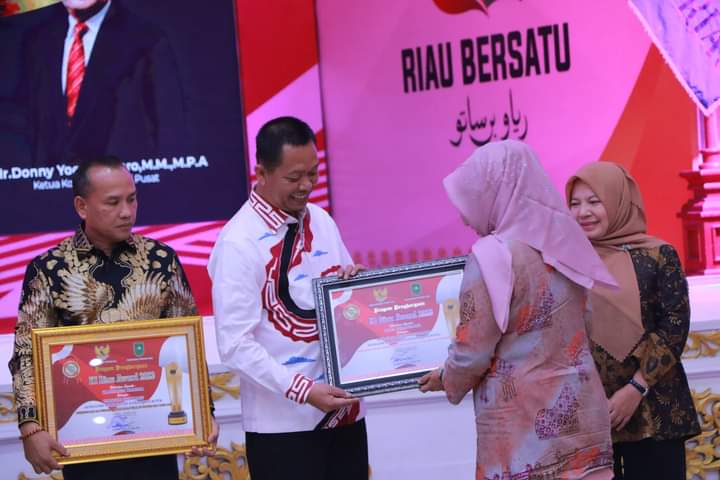 Patuh UU No. 14/2008, Pemko Pekanbaru Diganjar Menuju Informatif pada KI Award