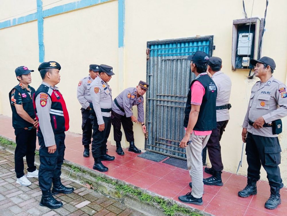 65 Personil Polda Riau Jaga Ketat Gudang Logistik Pemilu Selama 24 Jam